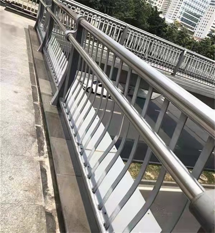 不鏽鋼護欄現（xiàn）貨