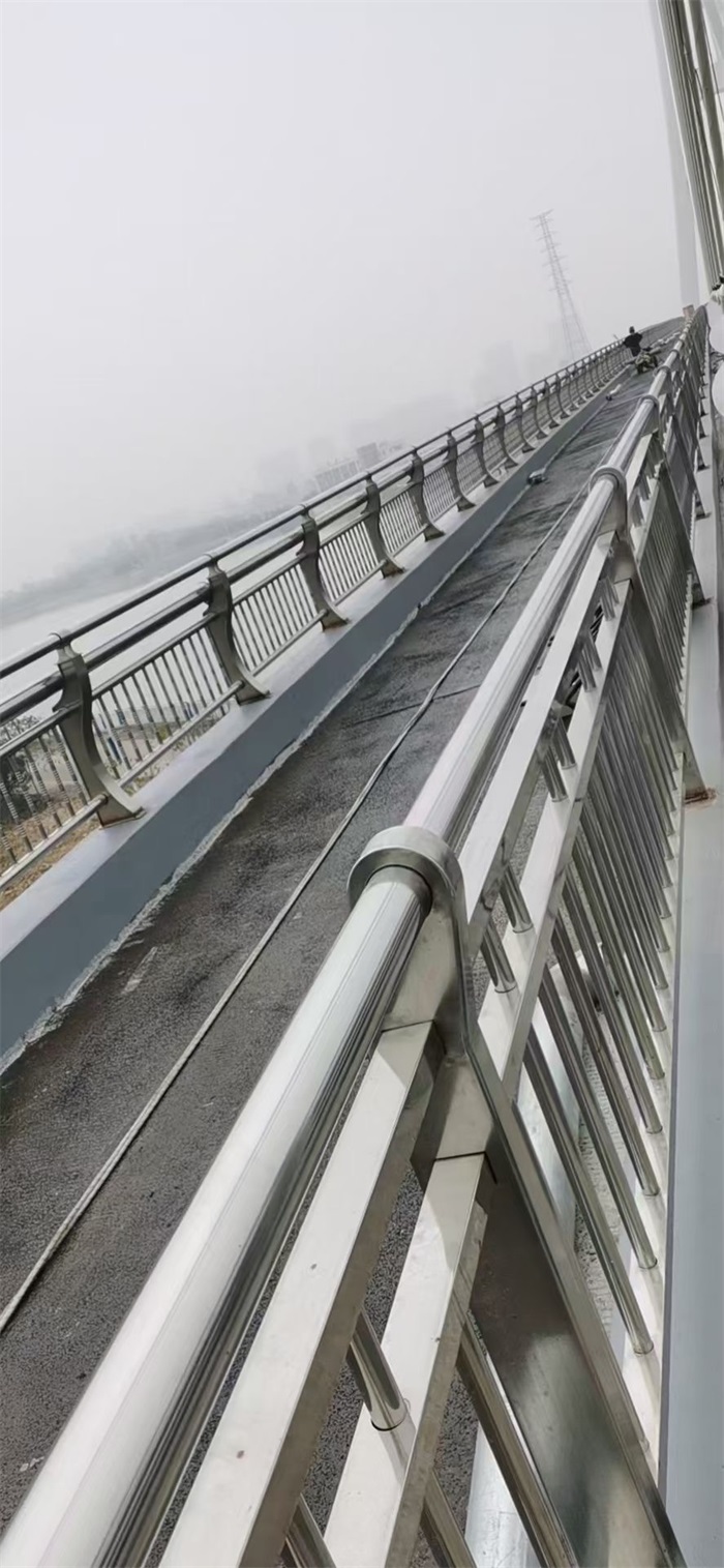 不（bú）鏽鋼防撞護欄